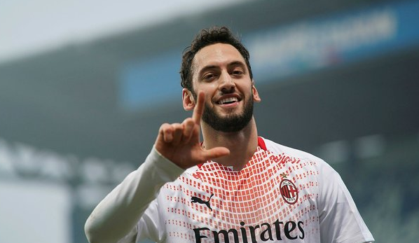 开云APP-关于AC米兰迎英超关键赛；赛后官宣签约；球迷炸锅；心理建设被强调的信息