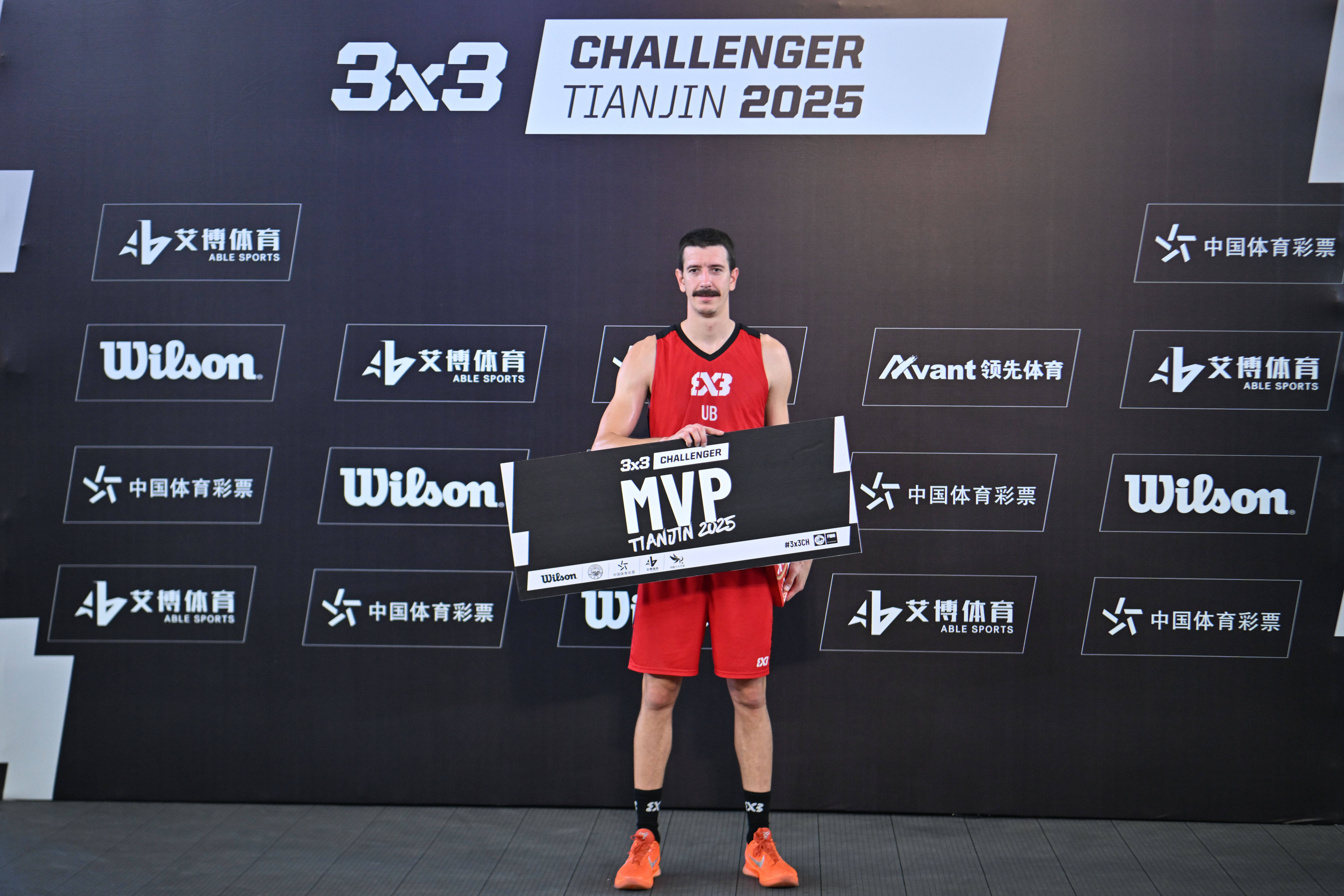 开云体育-利物浦迎欧篮联关键赛，今晚防线松动，更衣室稳定，赛程密集仍需轮换的简单介绍