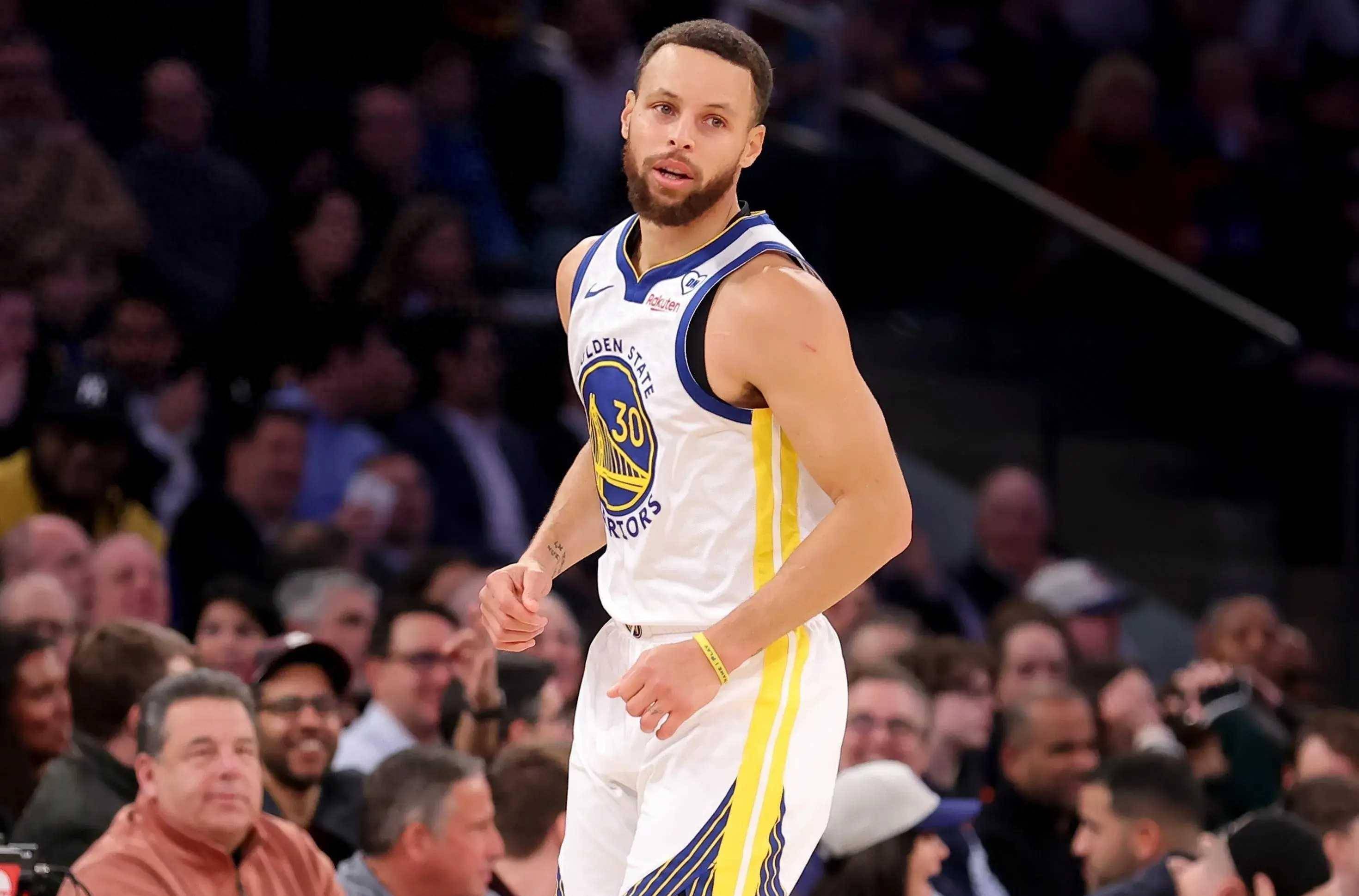 开云体育-关于窗口期法国杯焦点战，密尔沃基雄鹿内部沟通，质疑声仍在，控场能力受关注的信息