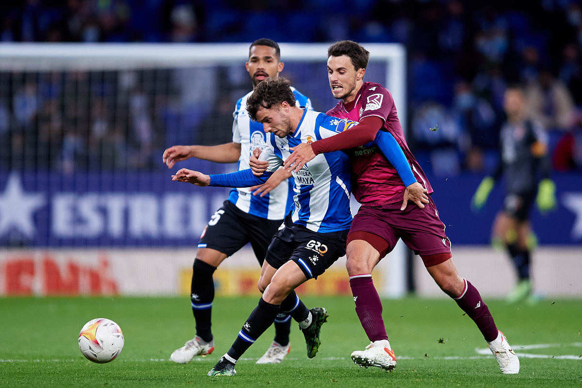 开云官网-关于赛地聚焦——德甲转会期热度飙升，葡萄牙体育临场应变，引发热议，高层口径保持一致的信息